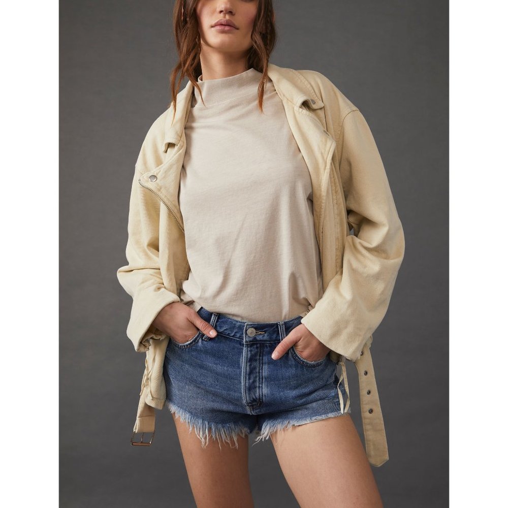 FREE PEOPLE Loving Good Vibrations Cutoffs / Mid Indigo - Picture 2 of 8